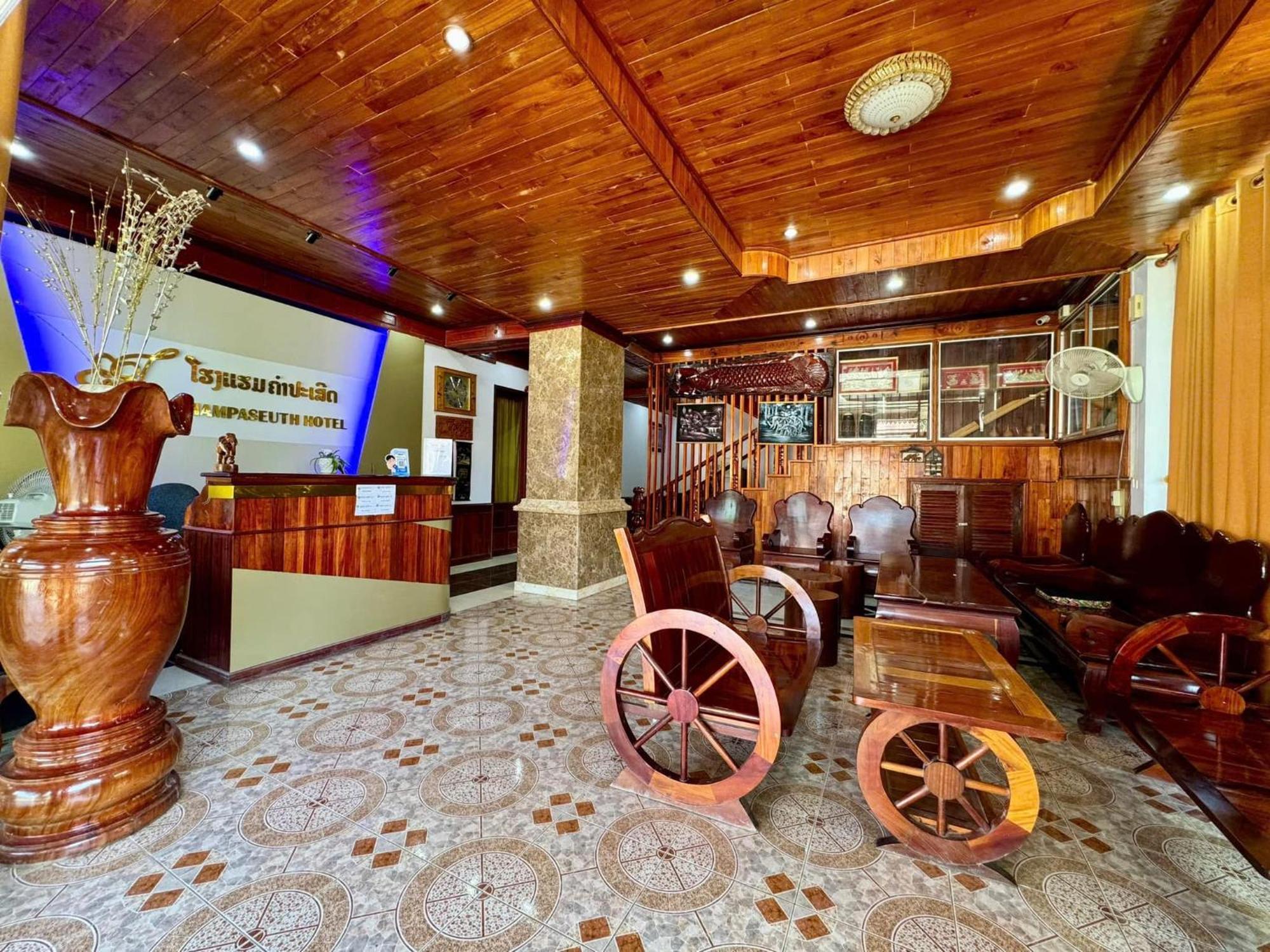 Khampaseuth Hotel Vang Vieng Ngoại thất bức ảnh