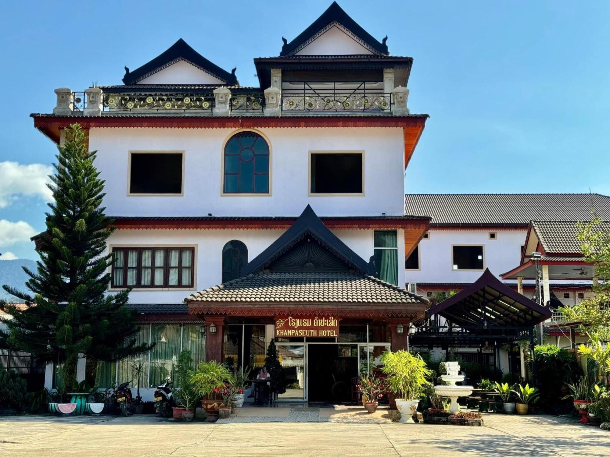 Khampaseuth Hotel Vang Vieng Ngoại thất bức ảnh